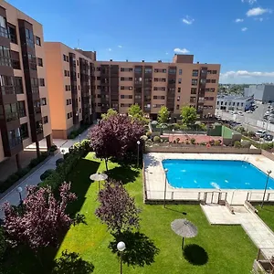 Ole Ifema, Aeropuerto Apartamento